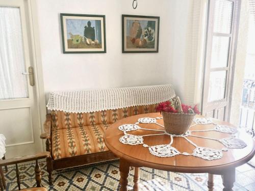 Albunol Apartment | Charming Apartment in Albuñol, 90 m², Near Amenities
