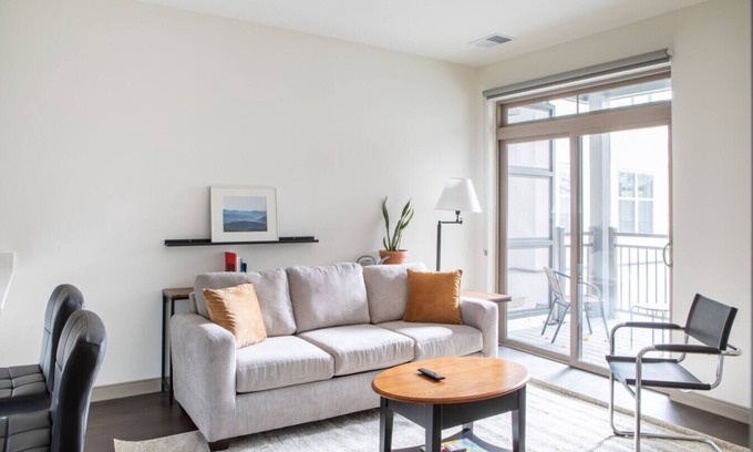 Shorewood Apartment | Charming Apartment with Gym and Balcony