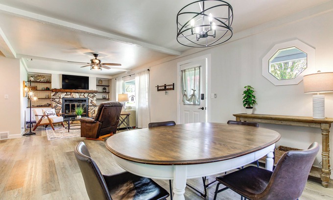 Appleton House | Charming Appleton Getaway ~ 3 Mi to Downtown!