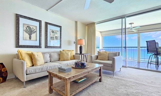 Diamond Head - Kapahulu - St. Louis Condo | Charming Beachfront King Bedroom condo in Honolulu