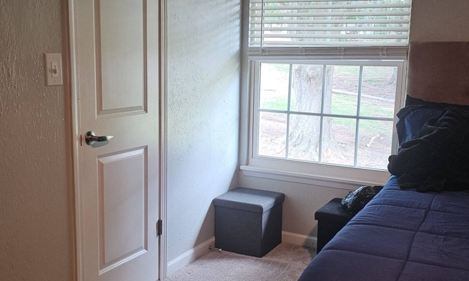 Decatur Apartment | Charming bed & breakfast in wonderful Decatur with AC, WiFi, fitness room