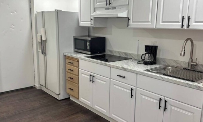 Annapolis Apartment | Charming bedroom in Annapolis shared basement apartment