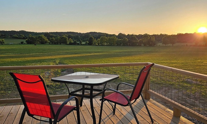 Graham Cabin | Charming cabin with amazing views located on Toontucky Farms