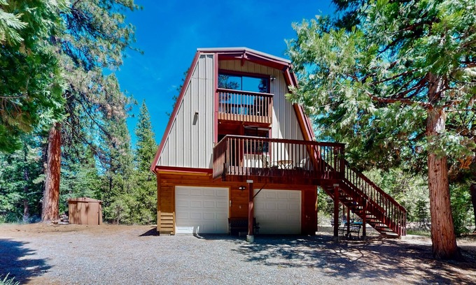 Blairsden-Graeagle Cabin | Charming Cabin with Deck and Yard Games and Mountain Views