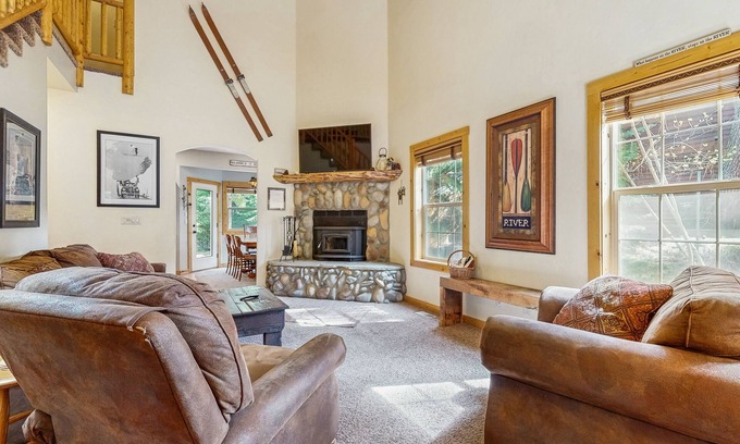 McCall Cabin | Charming cabin with hot tub - near Payette Lake, golf & skiing