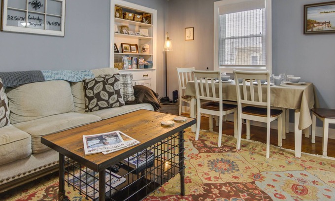 Cambridge Apartment | Charming Cambridge Apartment - Walk to Downtown!
