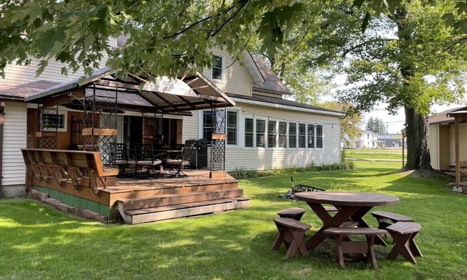 Cecil Cottage | Charming Cecil Cottage Next To Landing!