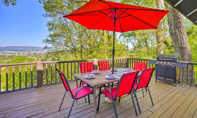 Missionary Ridge House | Charming Chattanooga Home w/Downtown Views!