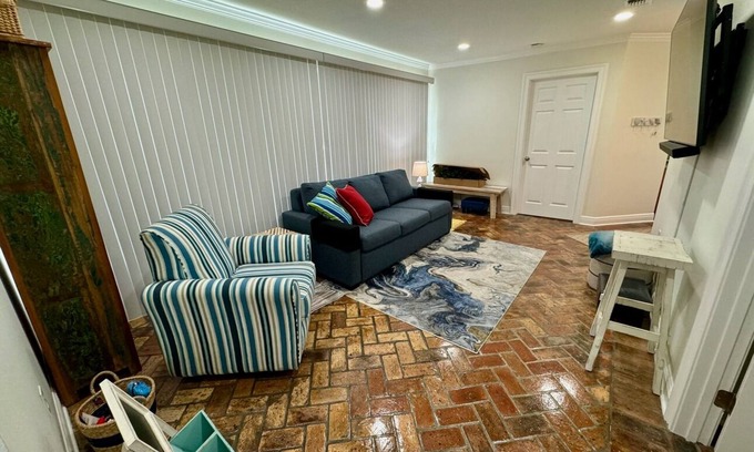 Gulfport House | Charming Coastal Retreat: Your Cozy Haven Near the Beach