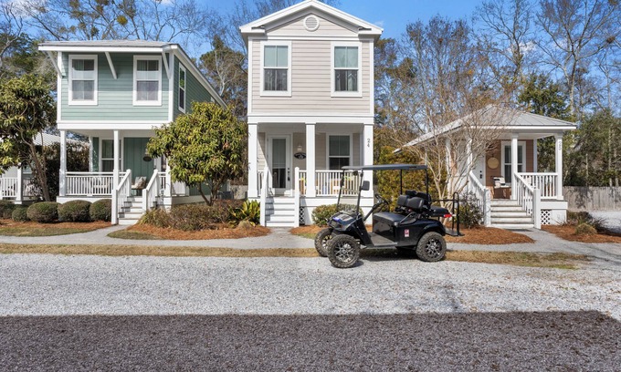 Ocean Springs Cottage | Charming Coastal Cottage in Downtown Ocean Springs – Golf Cart available!