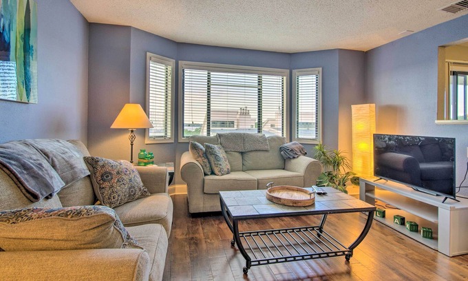 Osage Beach Condo | Charming Condo w/Pool Access in Osage Beach!