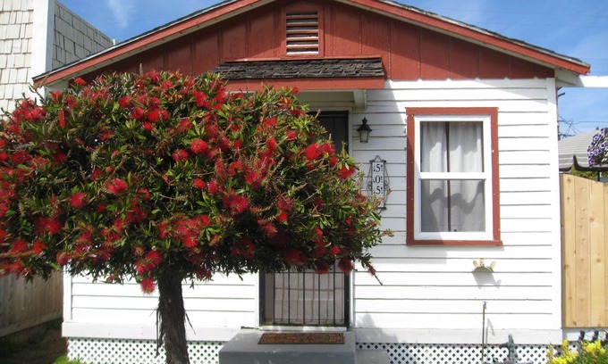 Ocean Beach Cottage | Charming Cottage: 5-minute walk to beach!