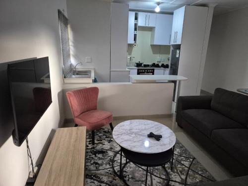 Empangeni Apartment | Charming Cottage for Getaways