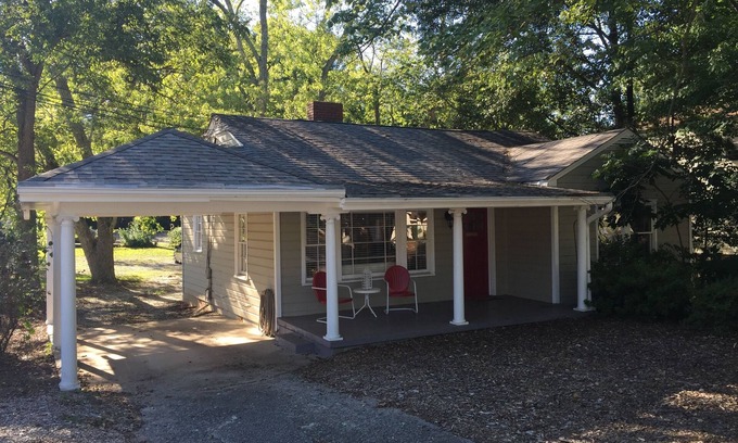 Roswell Cottage | Charming Cottage on Bustling Canton St-Walk to restaurants, shops, and parks!