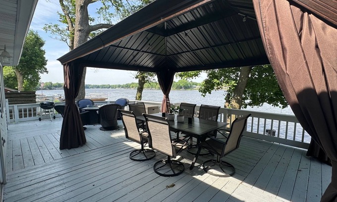 Monticello House | Charming Cottage on Lake Shafer-optional Pontoon! Screened gazebo and swim deck!