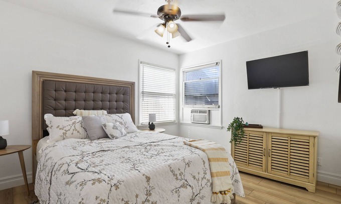 Tulare Cottage | Charming Cottage with Wi-Fi + Hot Tub