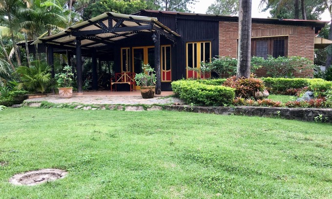 Bajos de Haina House | Charming country house with 4 bedrooms and WiFi, AC in fabulous Hato Damas