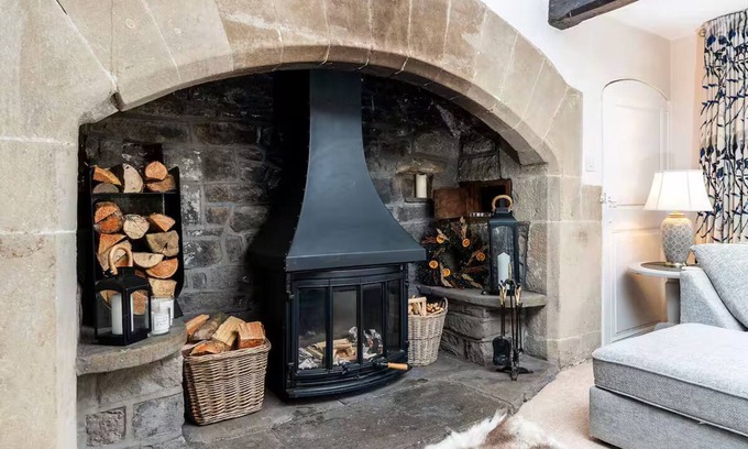 East Morton House | Charming Countryside Retreat with Hot Tub.