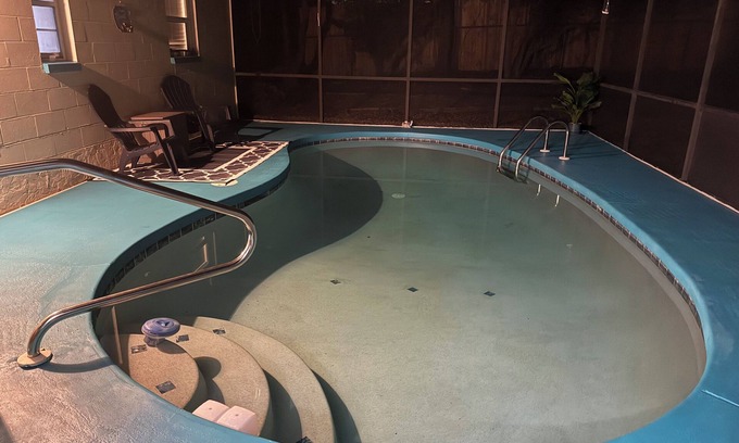 Spring Hill House | Charming & Cozy 2-bedroom house in lovely Spring Hill with AC, fitness room