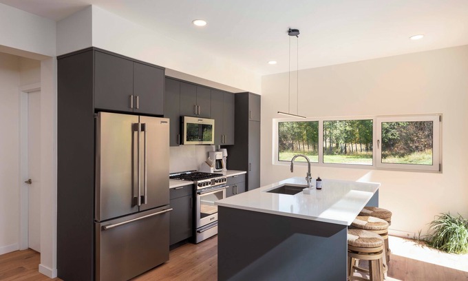 Hailey Cottage | Charming creekside 2-bedroom cottage with AC, WiFi in peaceful Hailey