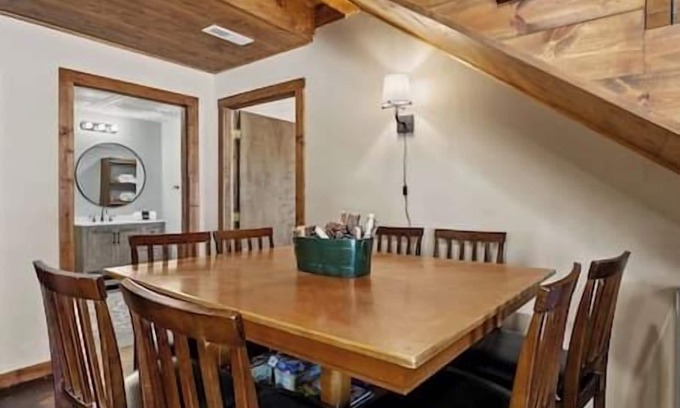 Custer House | Charming Custer Pines with Hot Tub & Pet Friendly