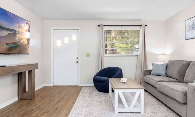 Downtown Zephyrhills House | Charming Duplex in Zephyrhills! 🌴