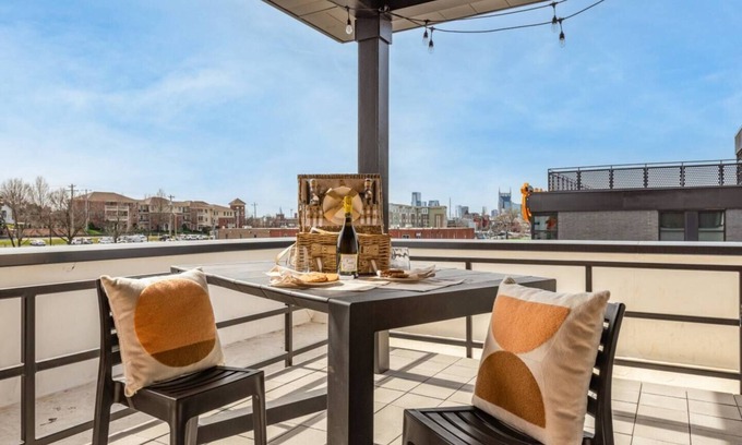 Five Points Apartment | Charming East Nash Bungalow-Rooftop-7min Downtown