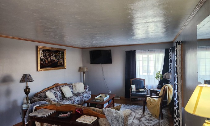 Austin House | Charming Family 1-level and pet-friendly Home