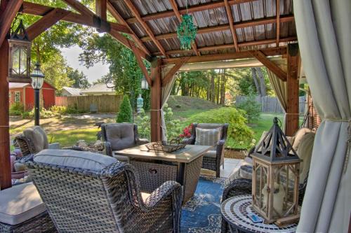 Florence House | Charming Florence Getaway with Fireplace and Grill!