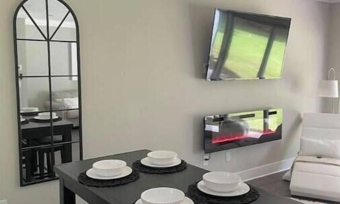 Gainesville House | Charming Gainesville Townhome 3