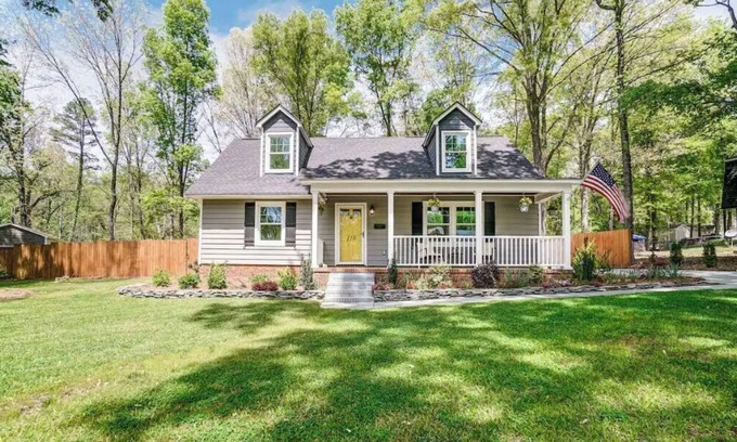 Fort Mill House | Charming Getaway on the Greenway!