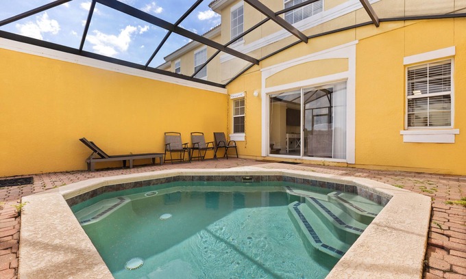 Sunset Lakes House | Charming & Gorgeous Lake views 3+2.5 townhome Washer Dryer AC Wi free parking