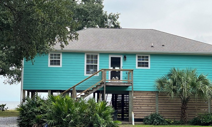 Ocean Springs House | Charming Gulf Front pet-friendly 2-bedroom house in Ocean Springs with WiFi