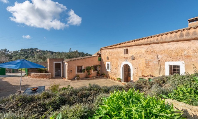 Es Carritxo House | Charming Holiday Home Can Bonjesus with Mountain View, Wi-Fi, Garden & Terrace; Parking Available, Pets Allowed