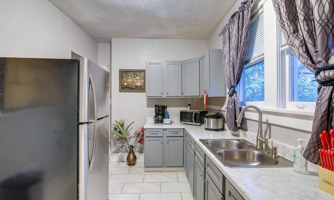 Crosstown Cottage | Charming Home: 2 Mi to Downtown Memphis & Zoo