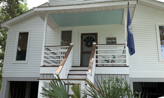 Isle of Palms House | Charming home in a perfect location! Walking distance to beach and rec center