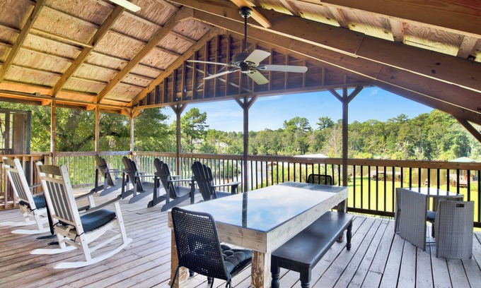 Fairhope House | Charming Home on Fish River - Perfect for your Family!
