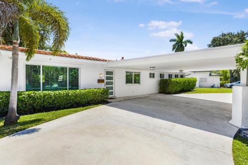 Biscayne Park House | Charming Home with Pool in Biscayne Park