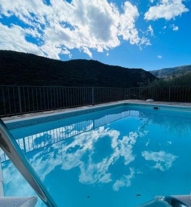 Laroya House | Charming House in Laroya + Jacuzzi