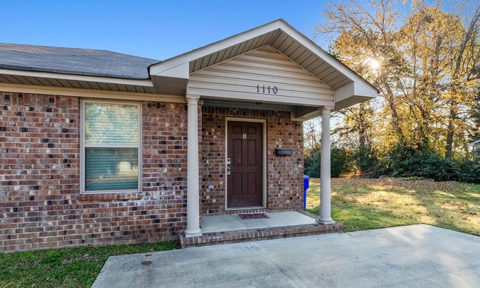 Conway House | Charming in Conway (3-Bedroom) by RedAwning