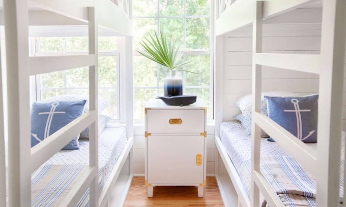 Mount Pleasant House | Charming Kid-Friendly Cottage. Minutes to Beach, Downtown, Boone Hall & Laurel Hill County Park.