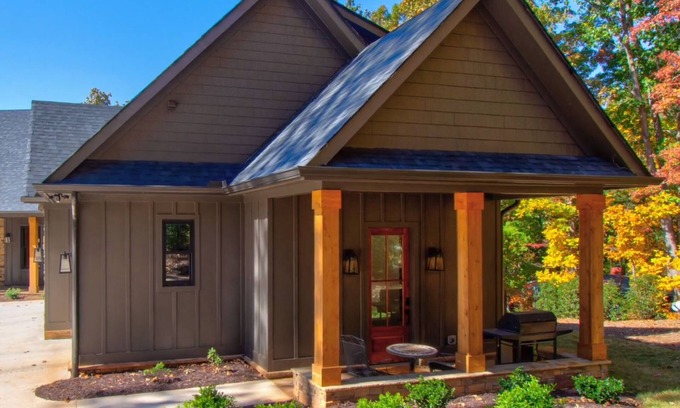 Reed Creek Apartment | Charming Lakefront Apartment