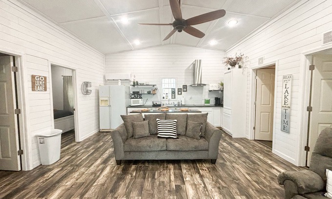 Cullman Cabin | Charming Lakefront Cabin