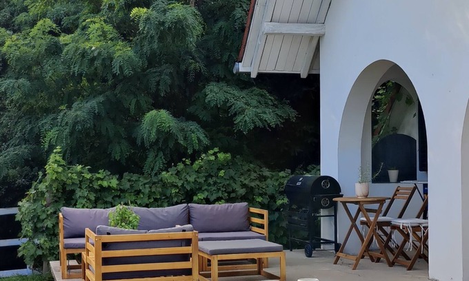 Szigetvar Cottage | Charming luxurious cottage with a jacuzzi and AC on the Hungarian countryside.