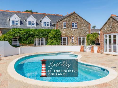 Ventnor House | Charming Manor Pool House with Heated Pool, Tennis Court & Gardens - Isle of Wight Rural Countryside Escape