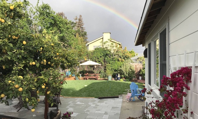 North Fair Oaks House | Charming Mid-Century Modern, 2bed/2bath Cottage w/Lg Garden