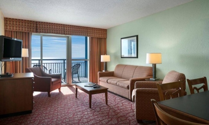 Downtown Myrtle Beach Condo | Charming Oceanfront One Bdrm Condo: MB Boardwalk