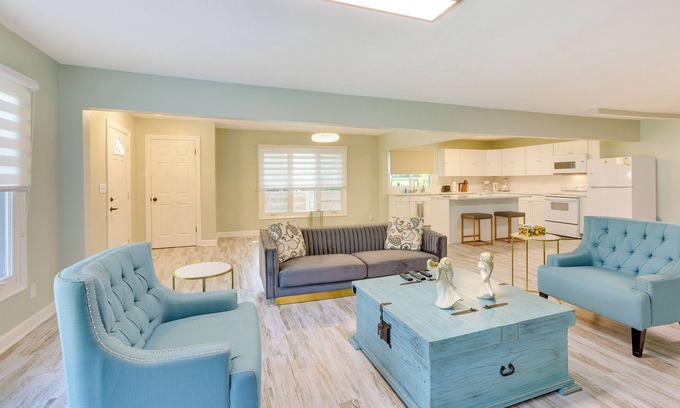 Benson Apartment | Charming Omaha Getaway - 3 Mi to Baxter Arena!