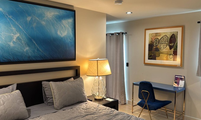 Boyle Heights Hotel | Charming One Bedroom Suite in lovely Los Angeles with AC, WiFi