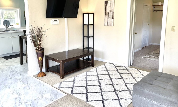 Tillicum House | Charming one bedroom near Amazon, JBLM, and American lake